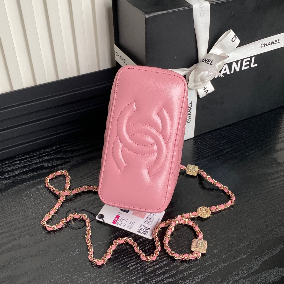 Ch*el vanity with chain 9.5x17x8cm