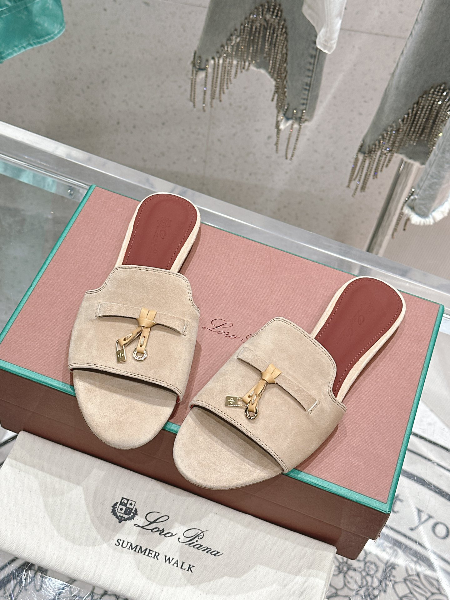 ua L**o p*ana summer charms sandal