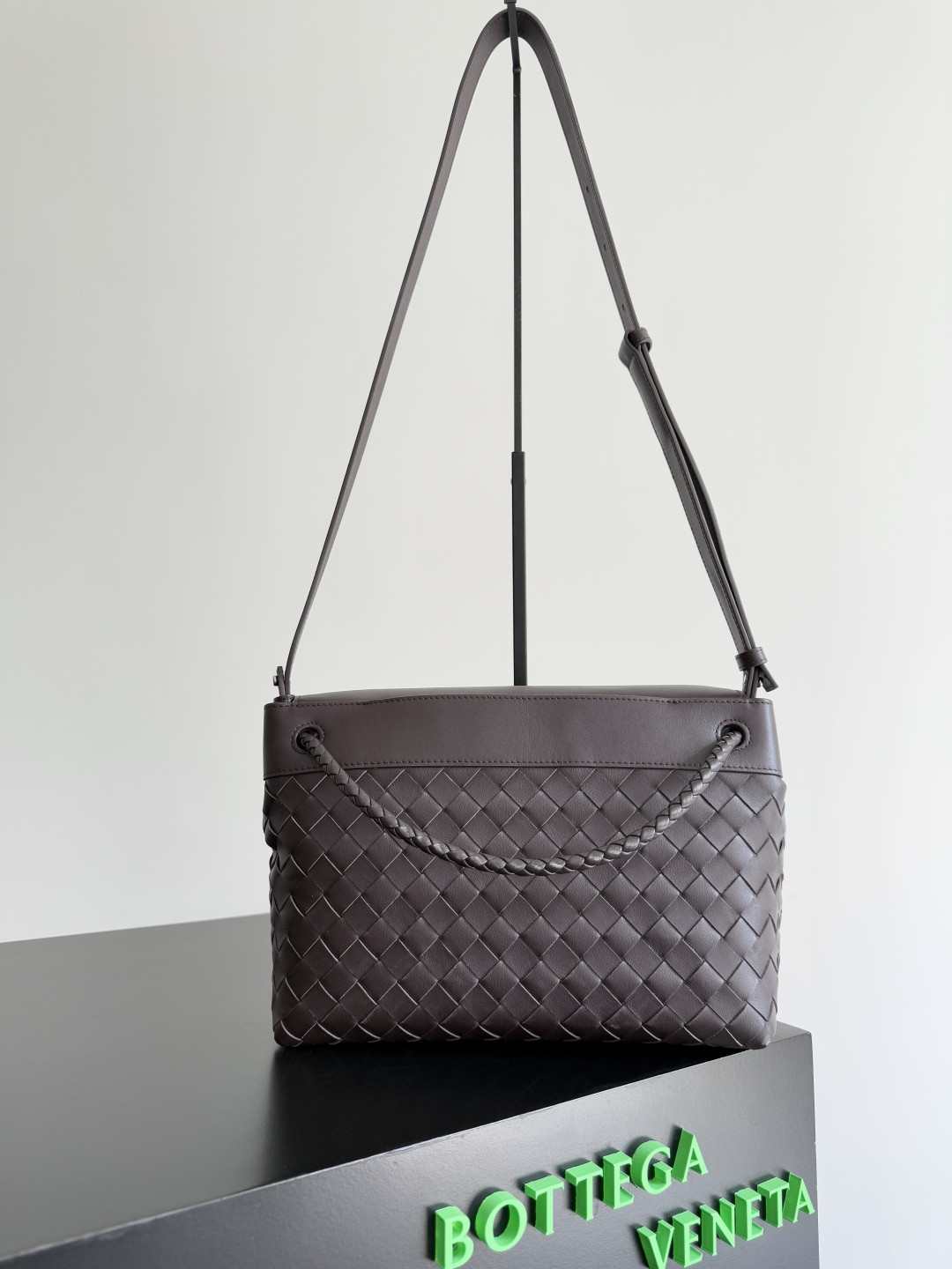 bo*te*ga Ve*ne*ta small andiamo messenger 29x20x13cm