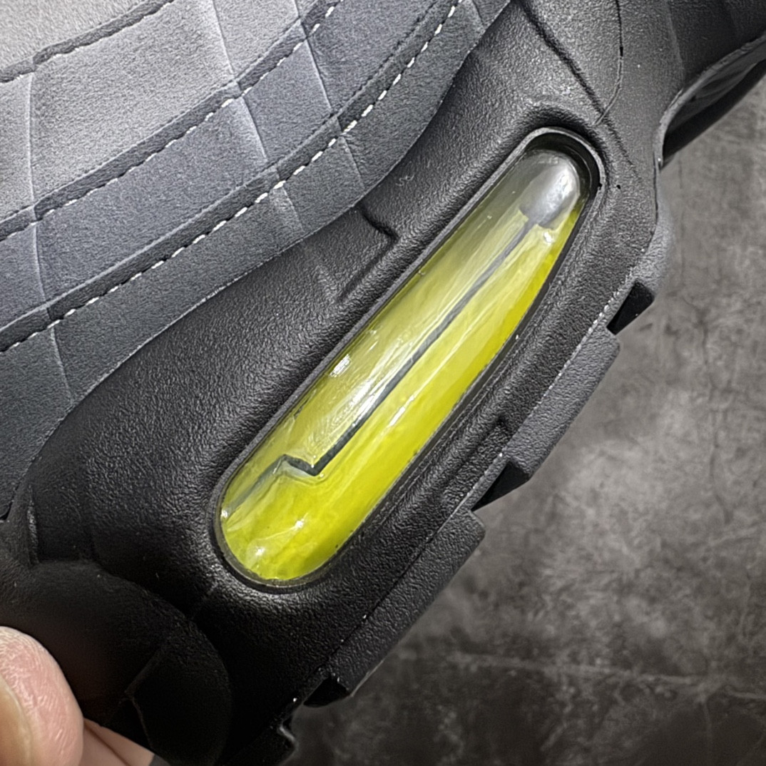 UA NIKE Air Max 95
