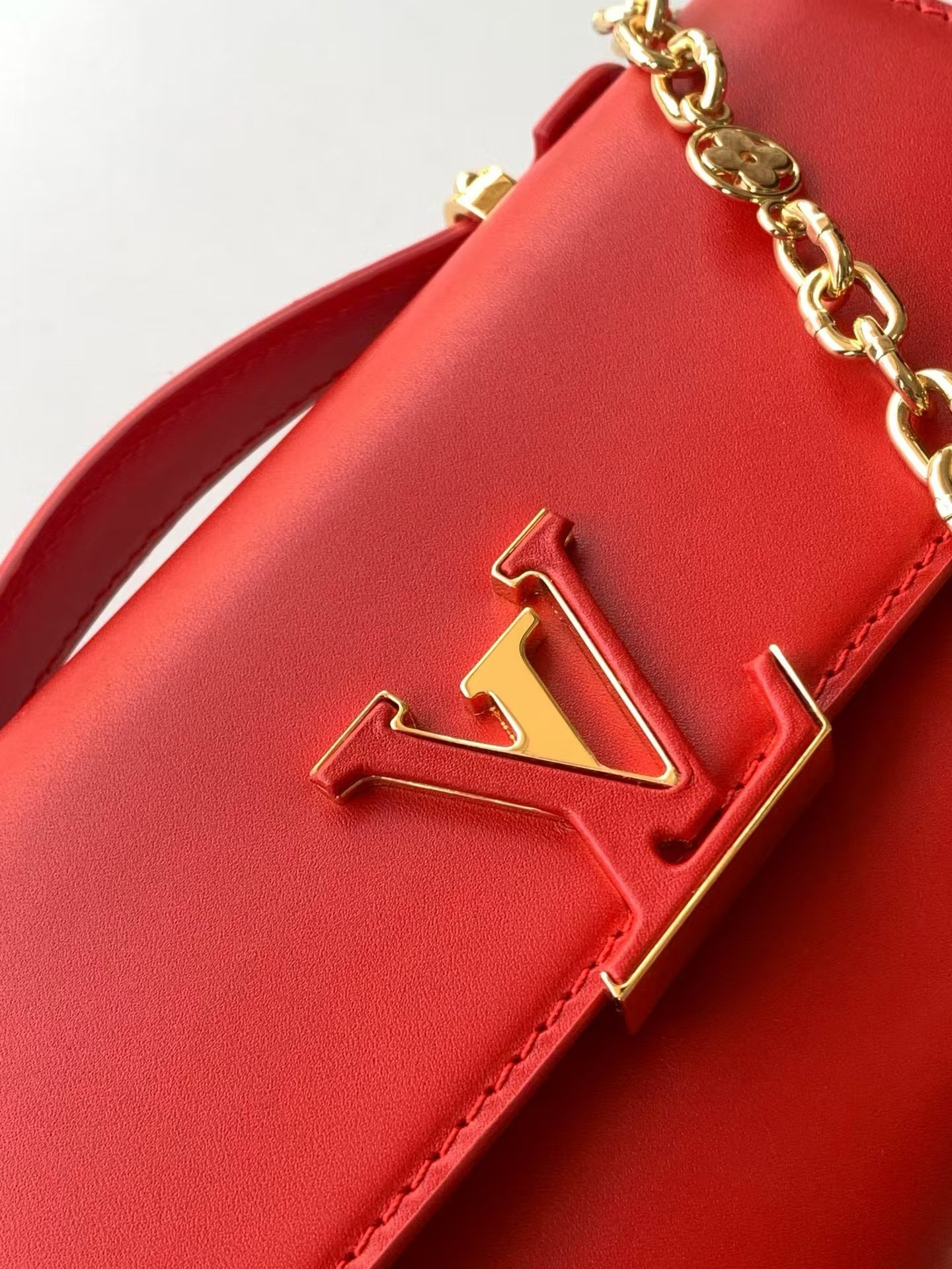 LV Wallet On Chain Capucines M12405 23x12x4cm