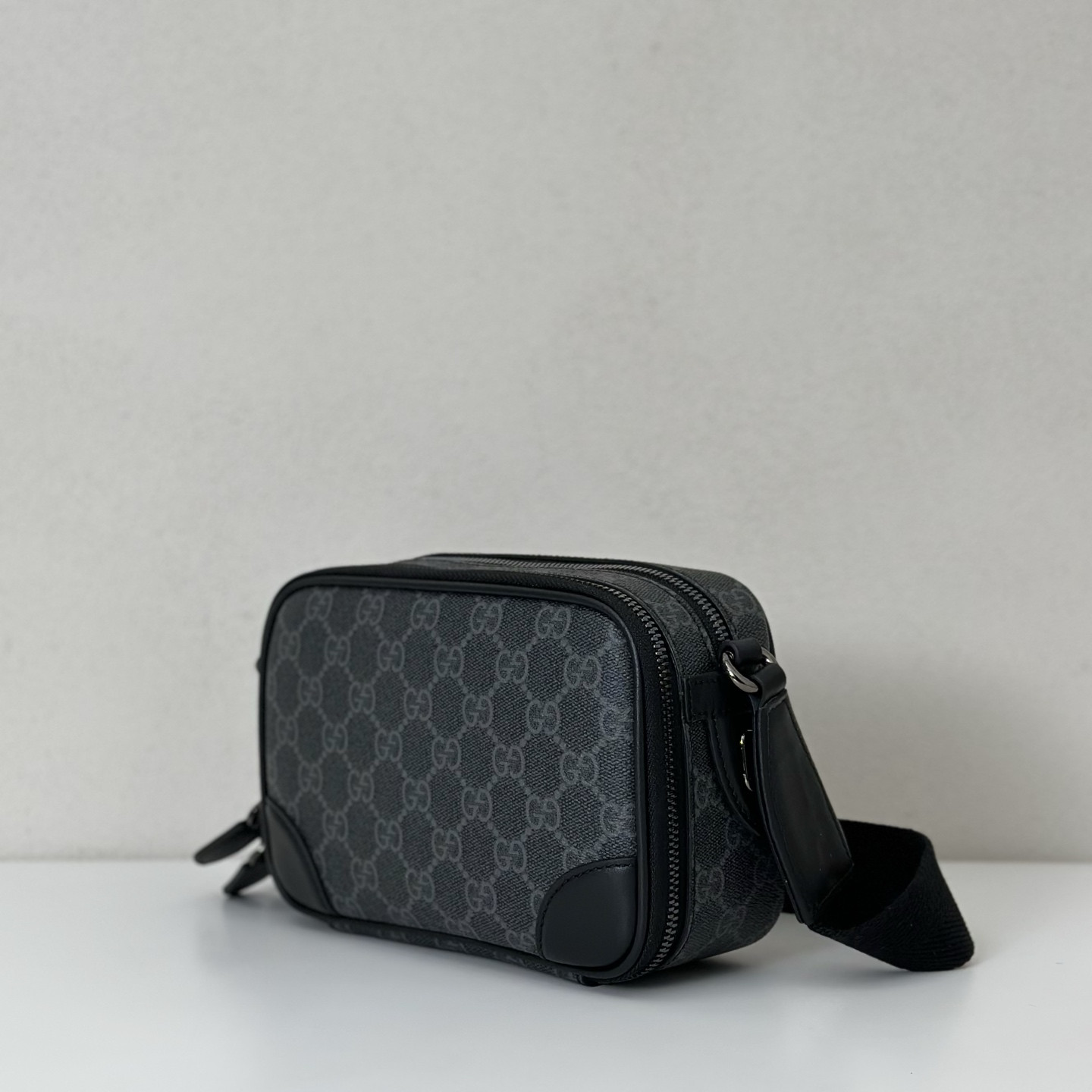 G*u*i gg emblem mini crossbody bag 19x12.5x7cm