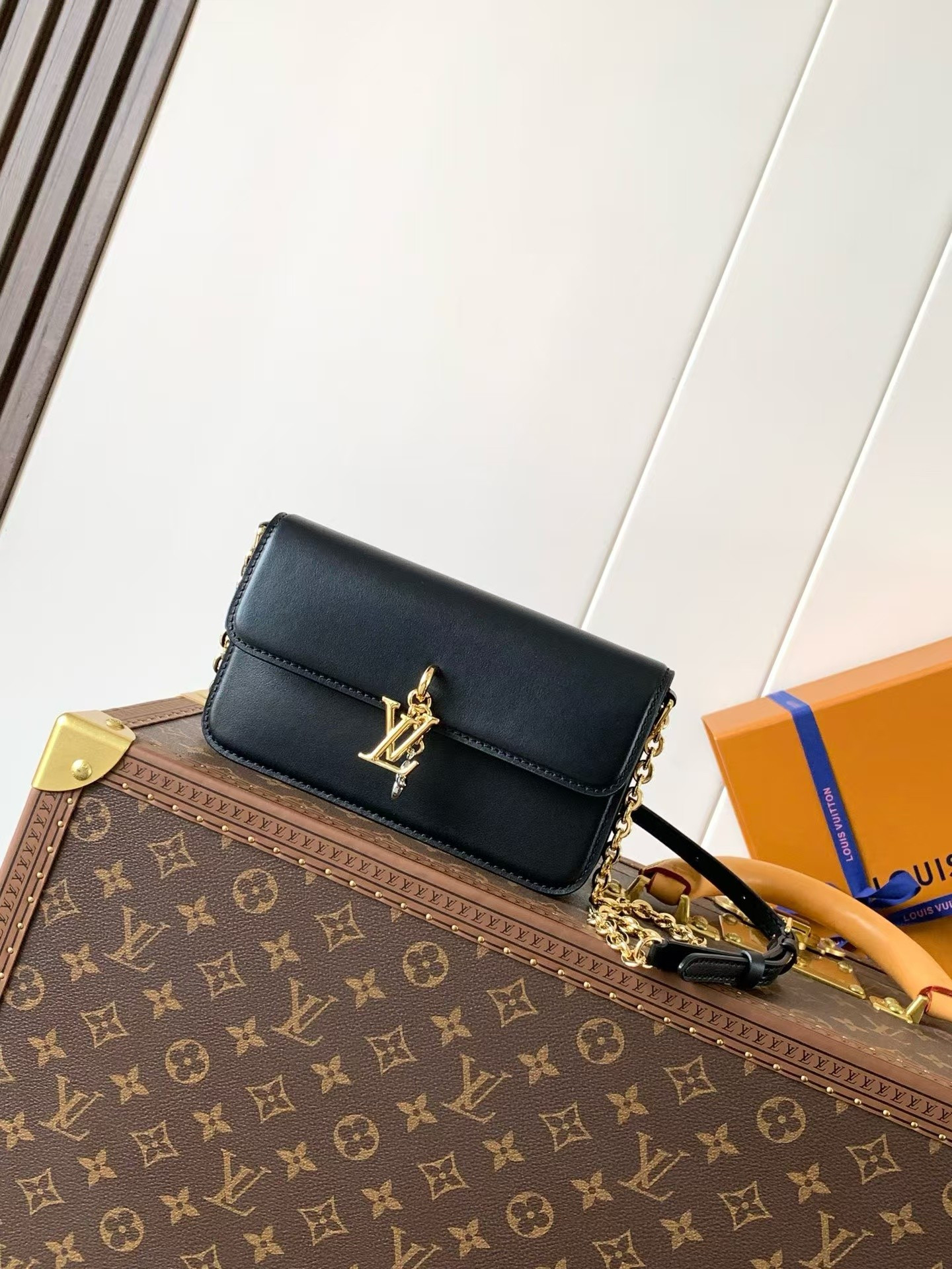 LV Wallet On Chain LV Bloom M14564 20x11.5x4cm