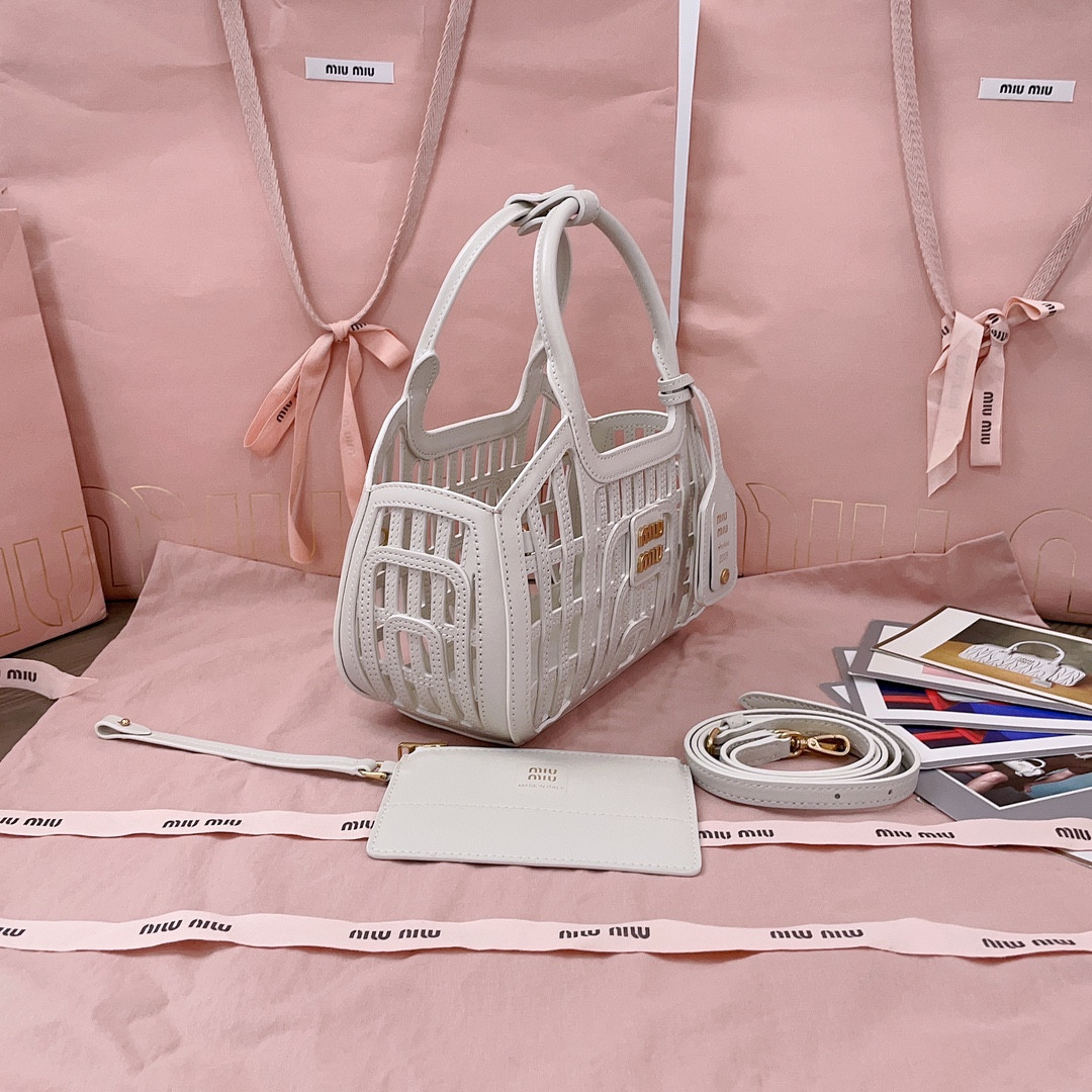 Miu Miu Leather basket 12.5x24x9cm