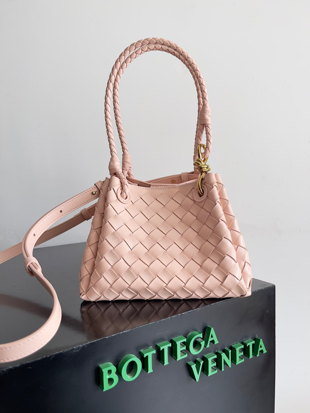 bo*te*ga Ve*ne*ta small parachute 16.5x20x17cm