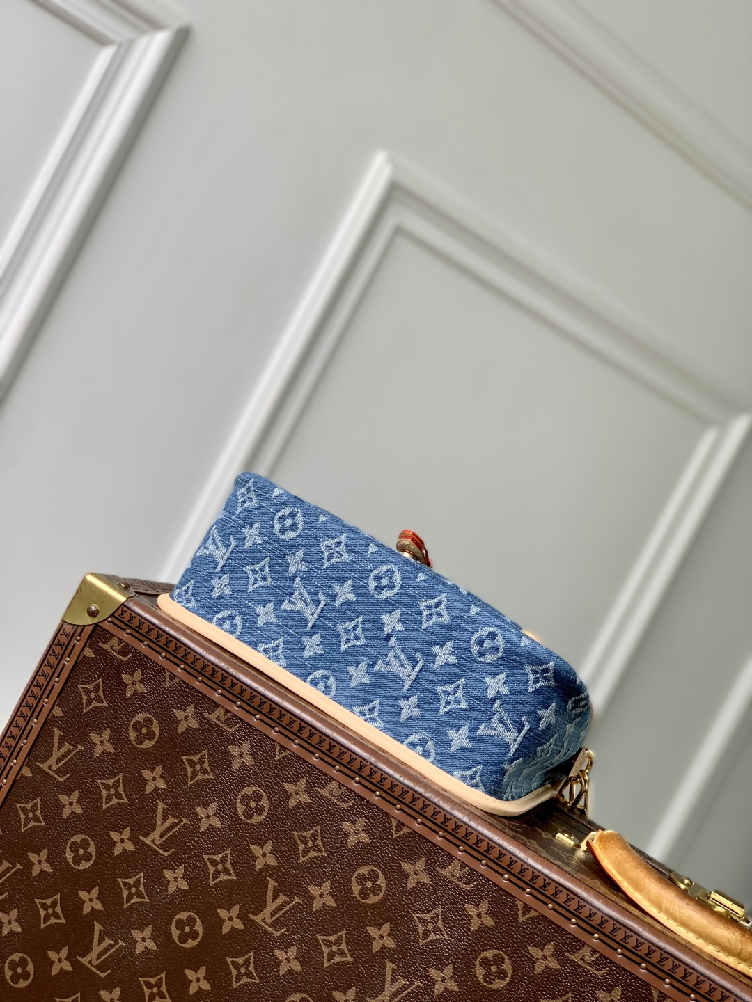 LV Diane M13070 24x15x9cm