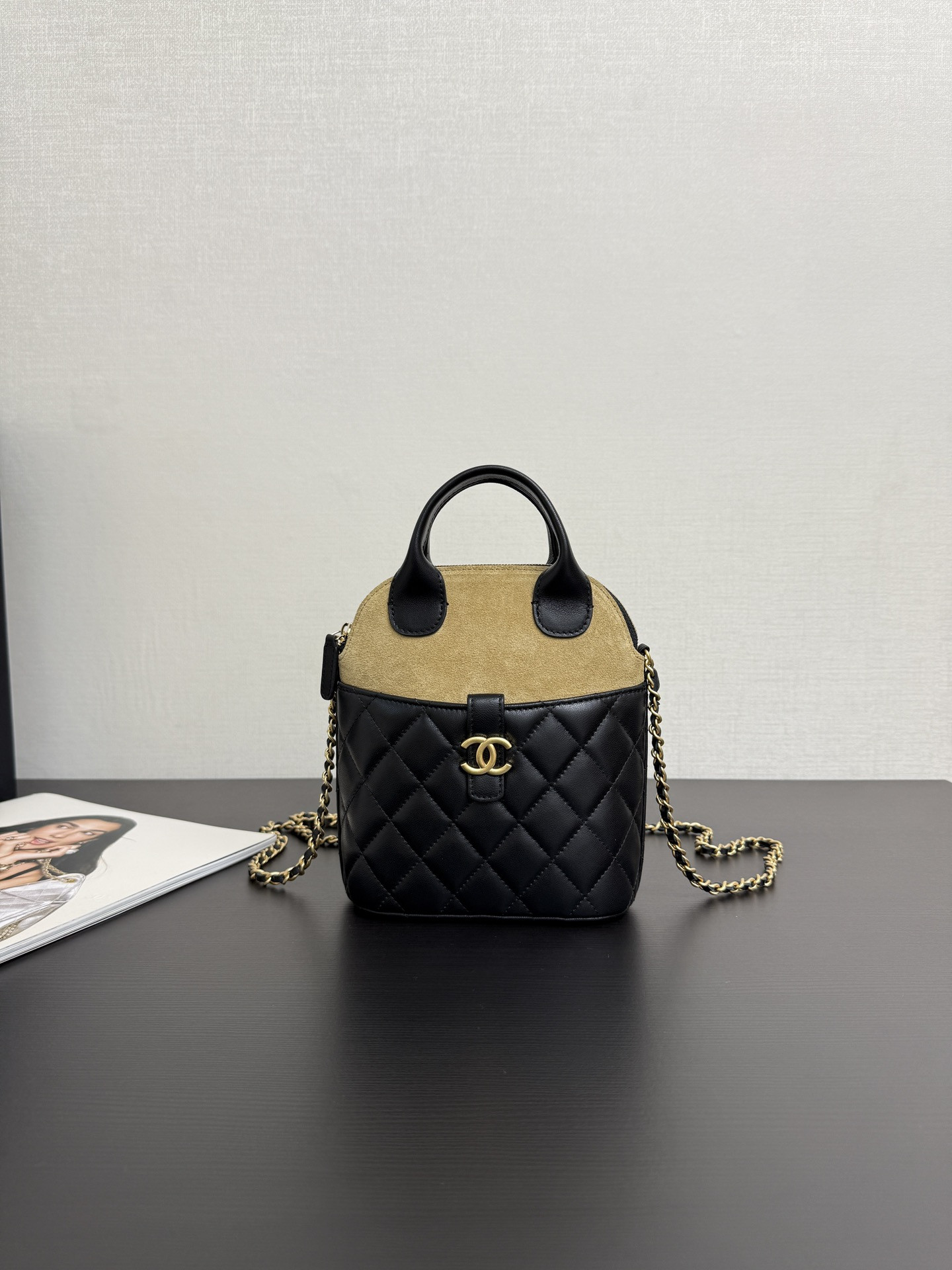 Ch*el clutch with chain ap4742 18x17x6cm