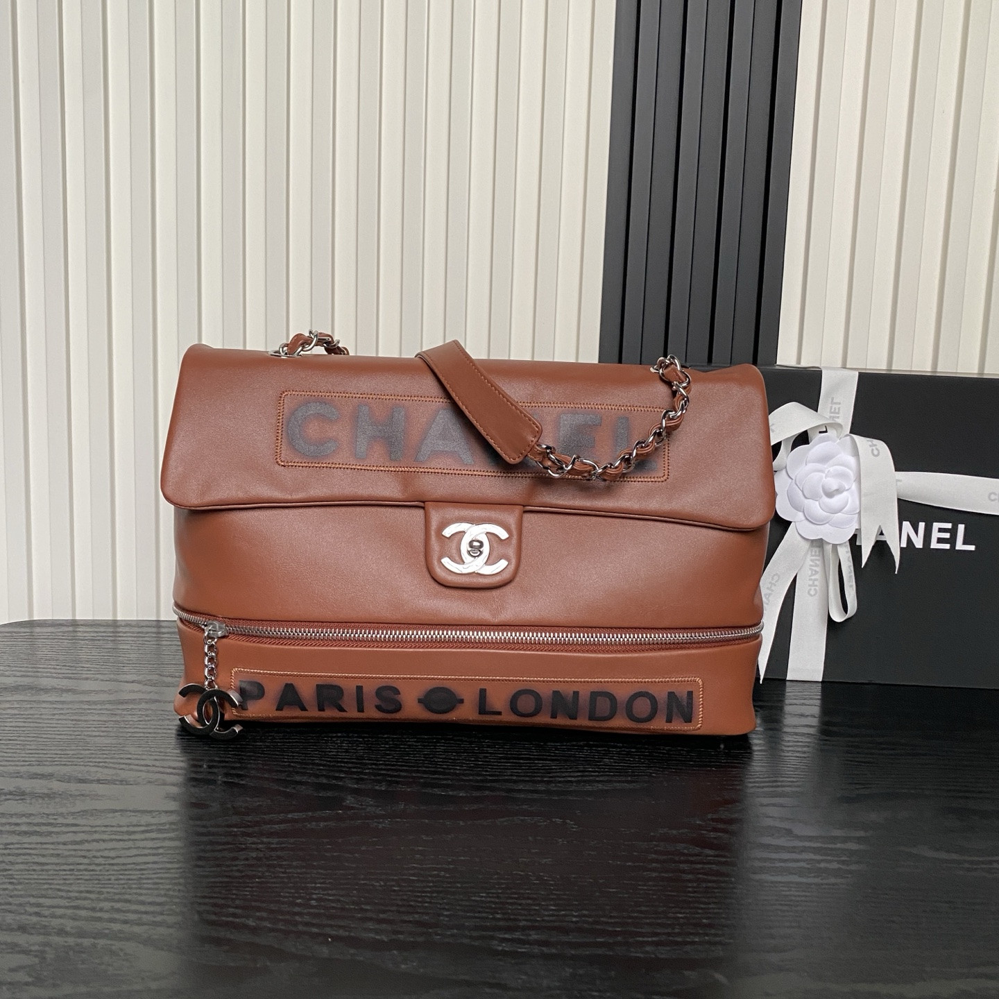 Ch*el vintage graffiti tote airport bag 36x24x12cm