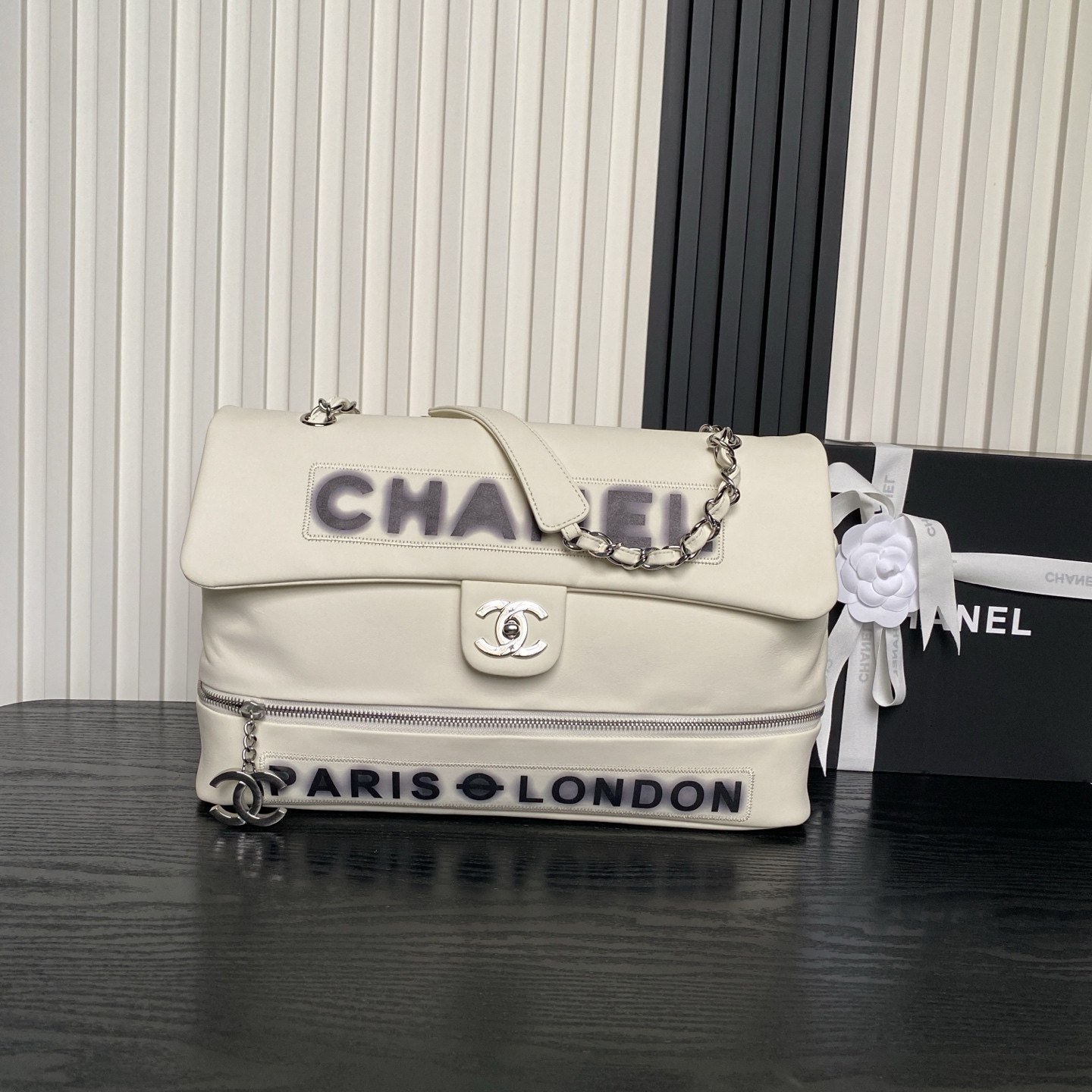 Ch*el vintage graffiti tote airport bag 36x24x12cm
