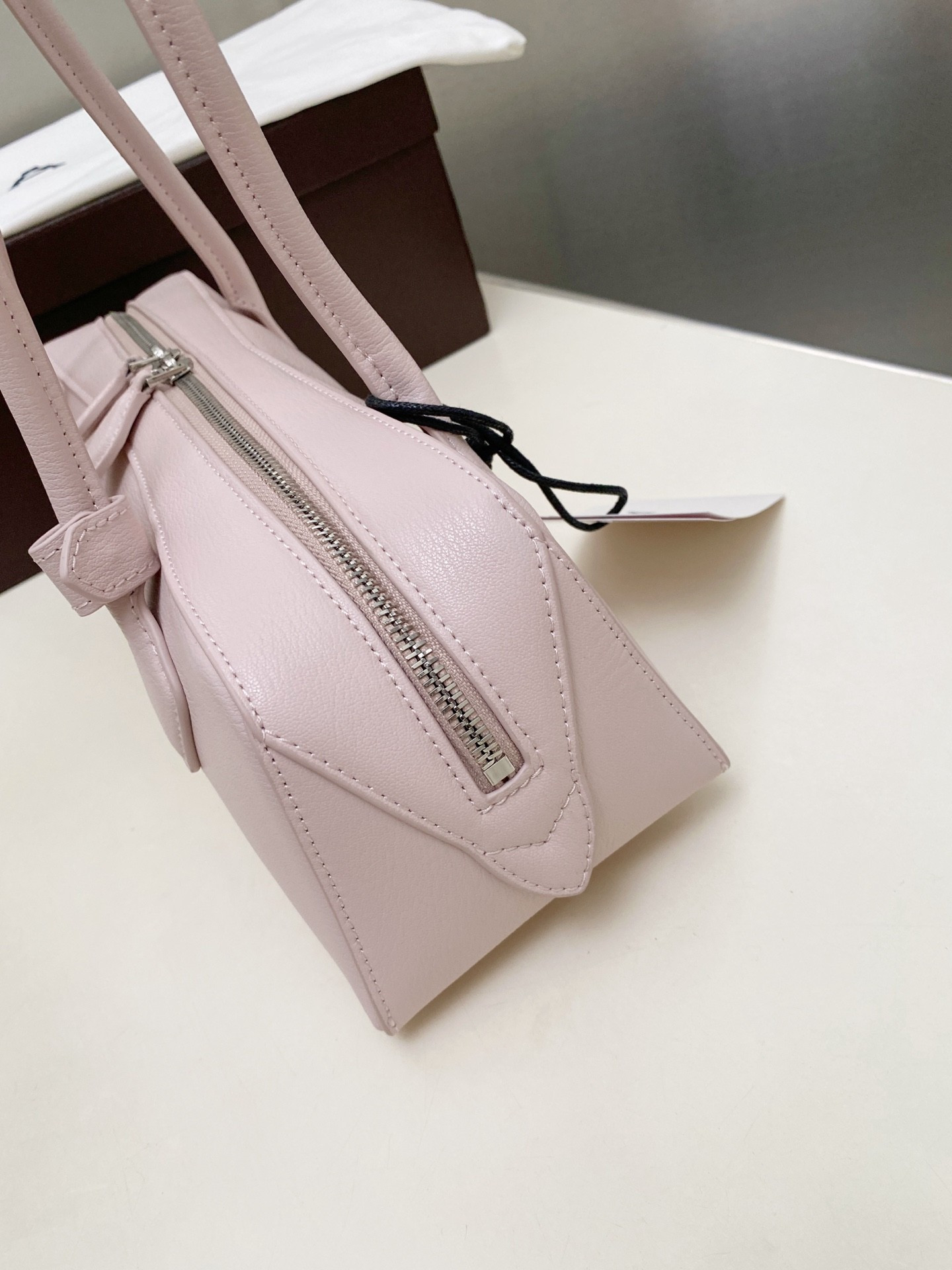 ALAÏA LE TECKEL MEDIUM BAG 33x11x10cm
