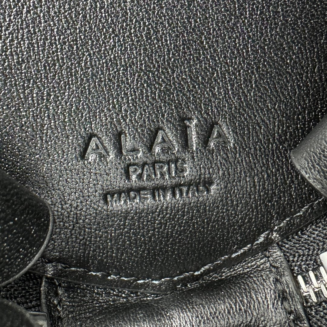 ALAÏA Le Coeur Heart Bag 18.5x20.5x5cm