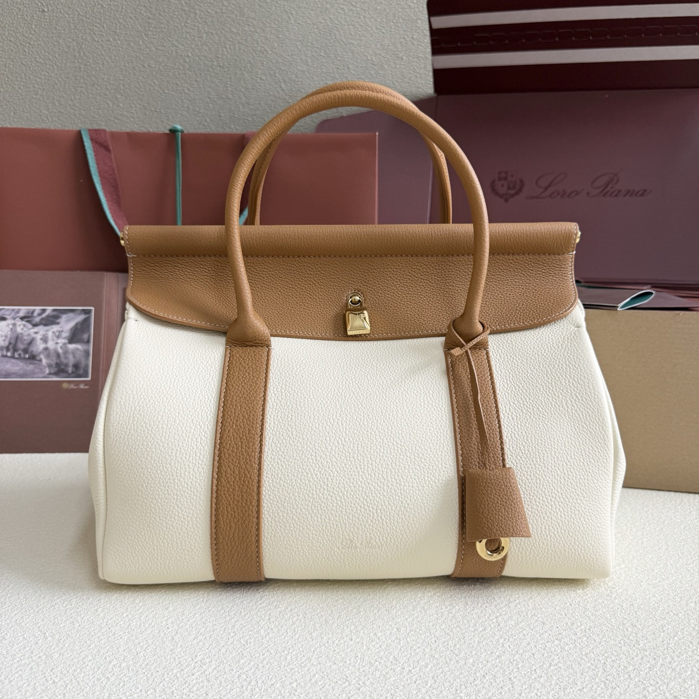L**o p*ana loom l32 calfskin 33x23x18cm