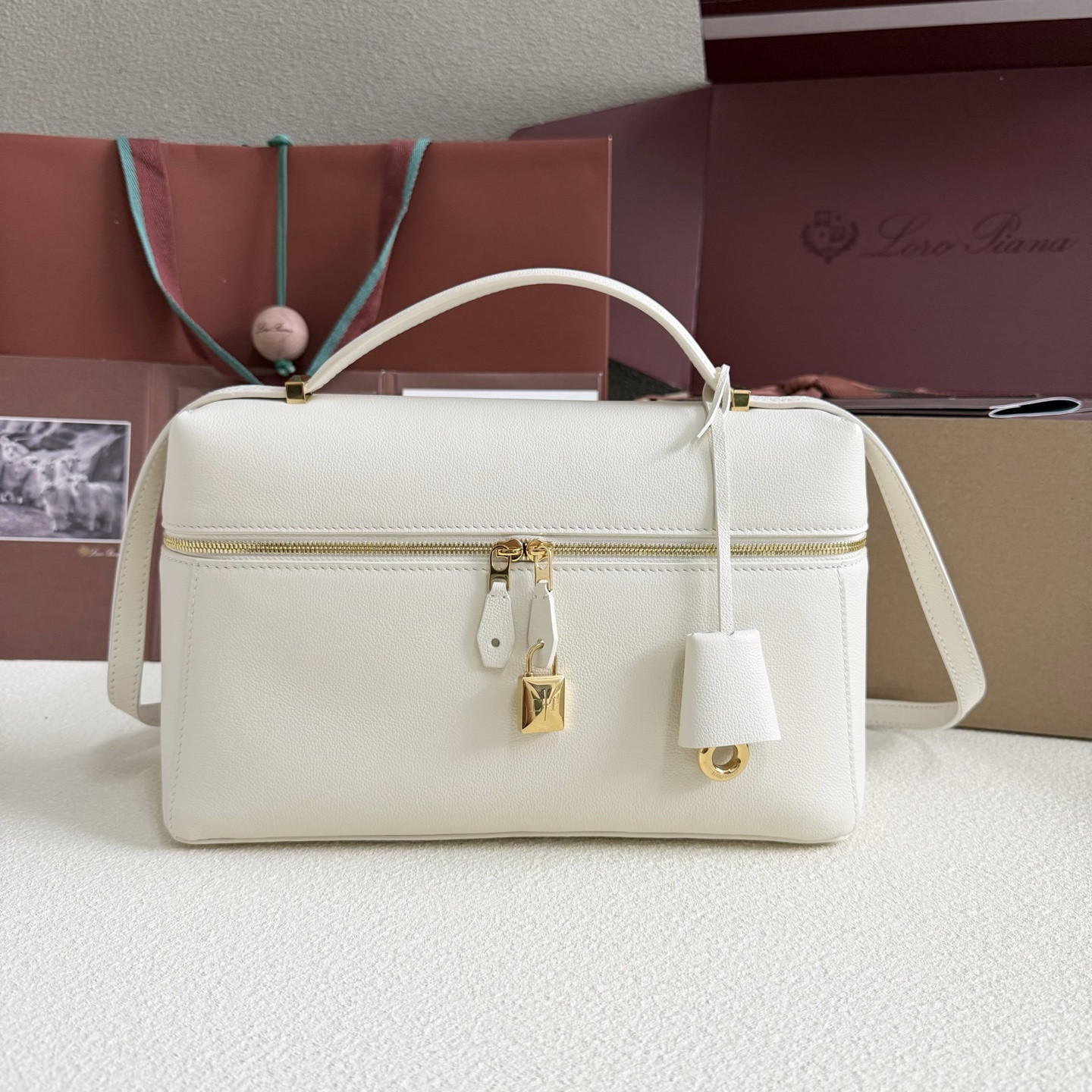 L**o p*ana extra pocket l27 calfskin 16x27x10cm