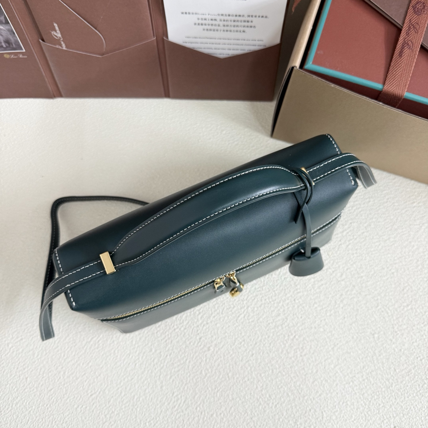 L**o p*ana extra pocket l27 calfskin 16x27x10cm