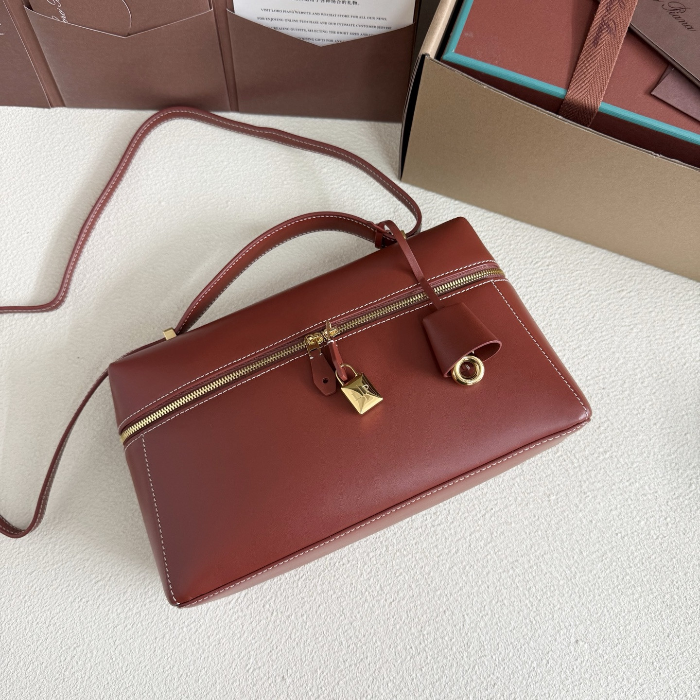 L**o p*ana extra pocket l27 calfskin 16x27x10cm