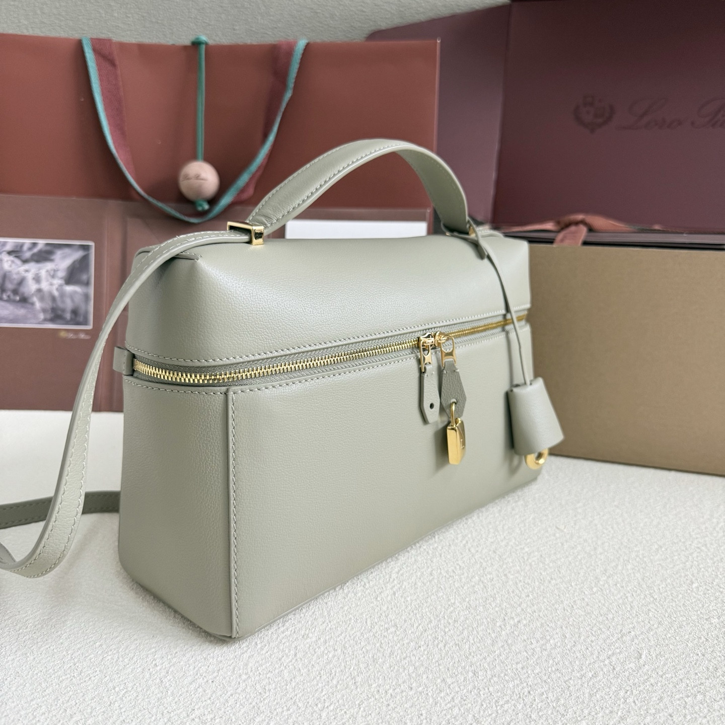 L**o p*ana extra pocket l27 calfskin 16x27x10cm