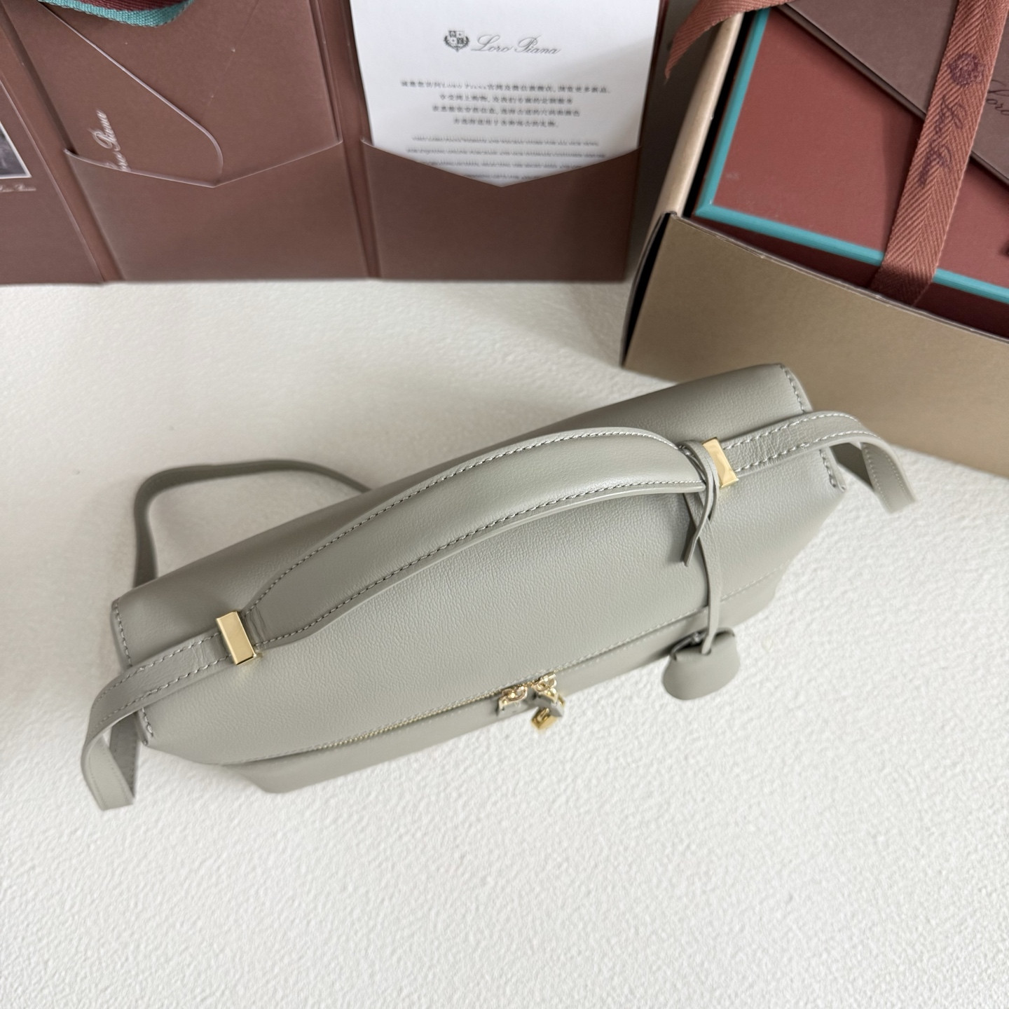 L**o p*ana extra pocket l27 calfskin 16x27x10cm