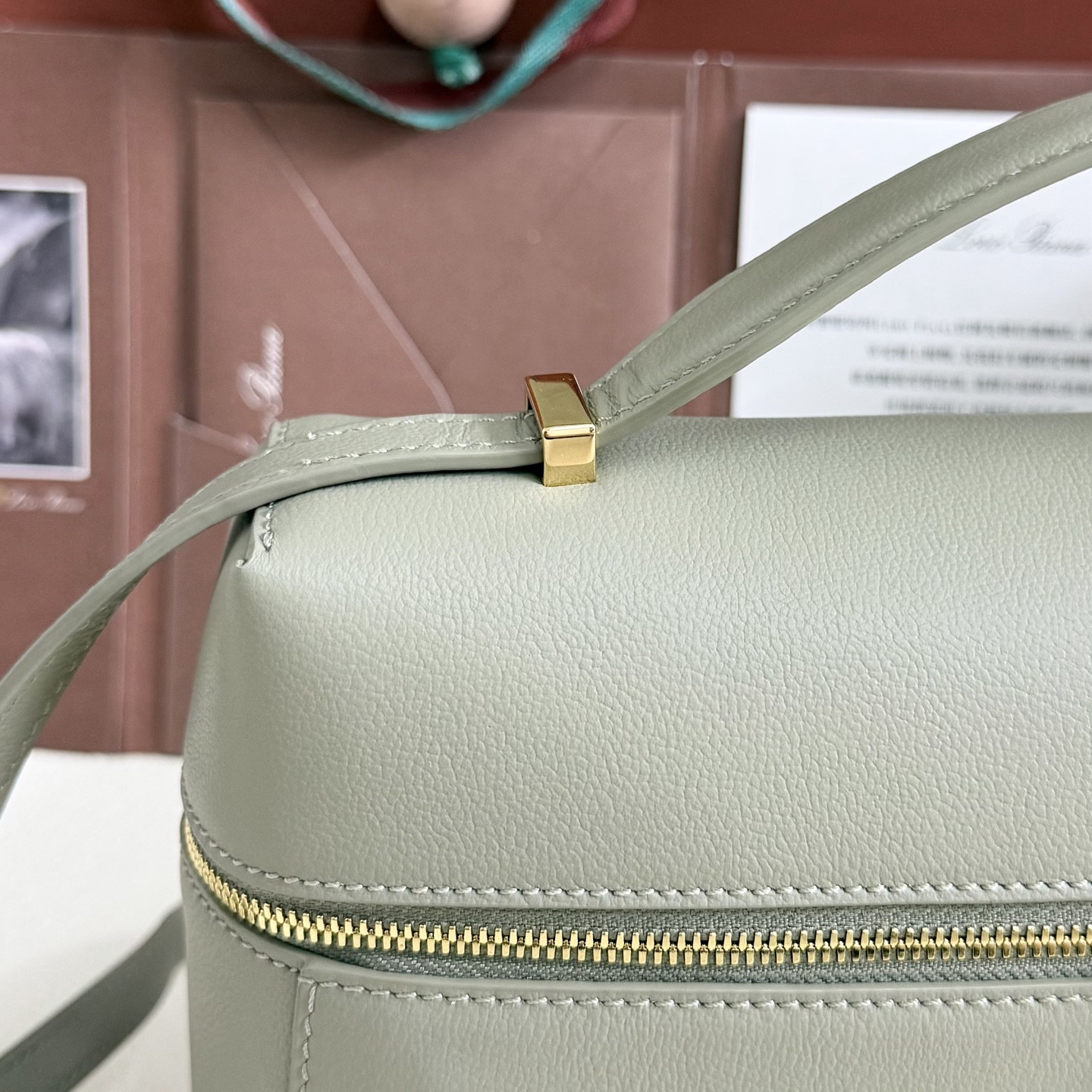 L**o p*ana extra pocket l27 calfskin 16x27x10cm