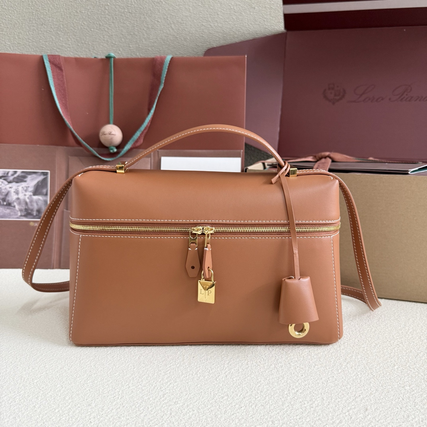 L**o p*ana extra pocket l27 calfskin 16x27x10cm