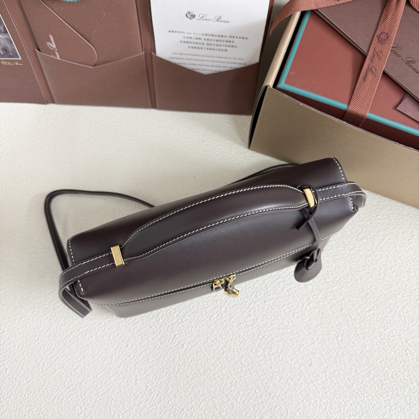 L**o p*ana extra pocket l27 calfskin 16x27x10cm