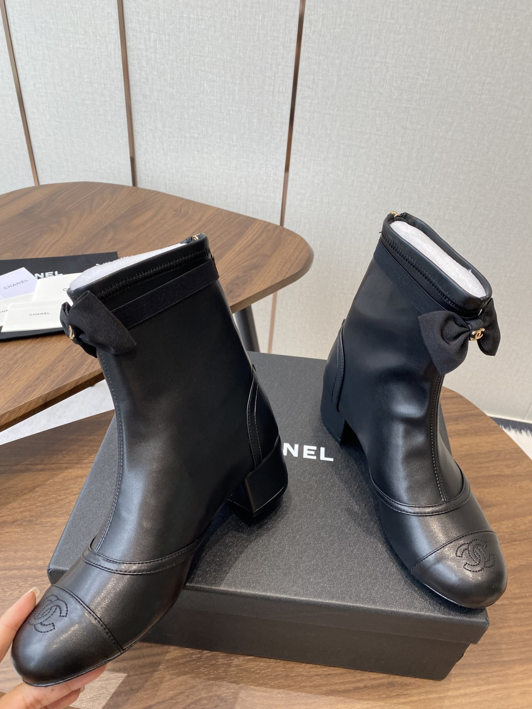 ua Ch*el short boots 5cm heel