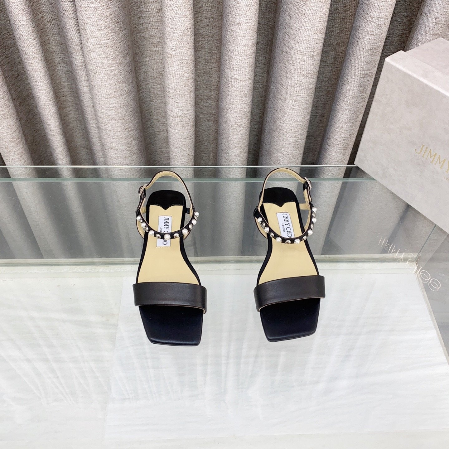 ua Ji*y Ch* sandals