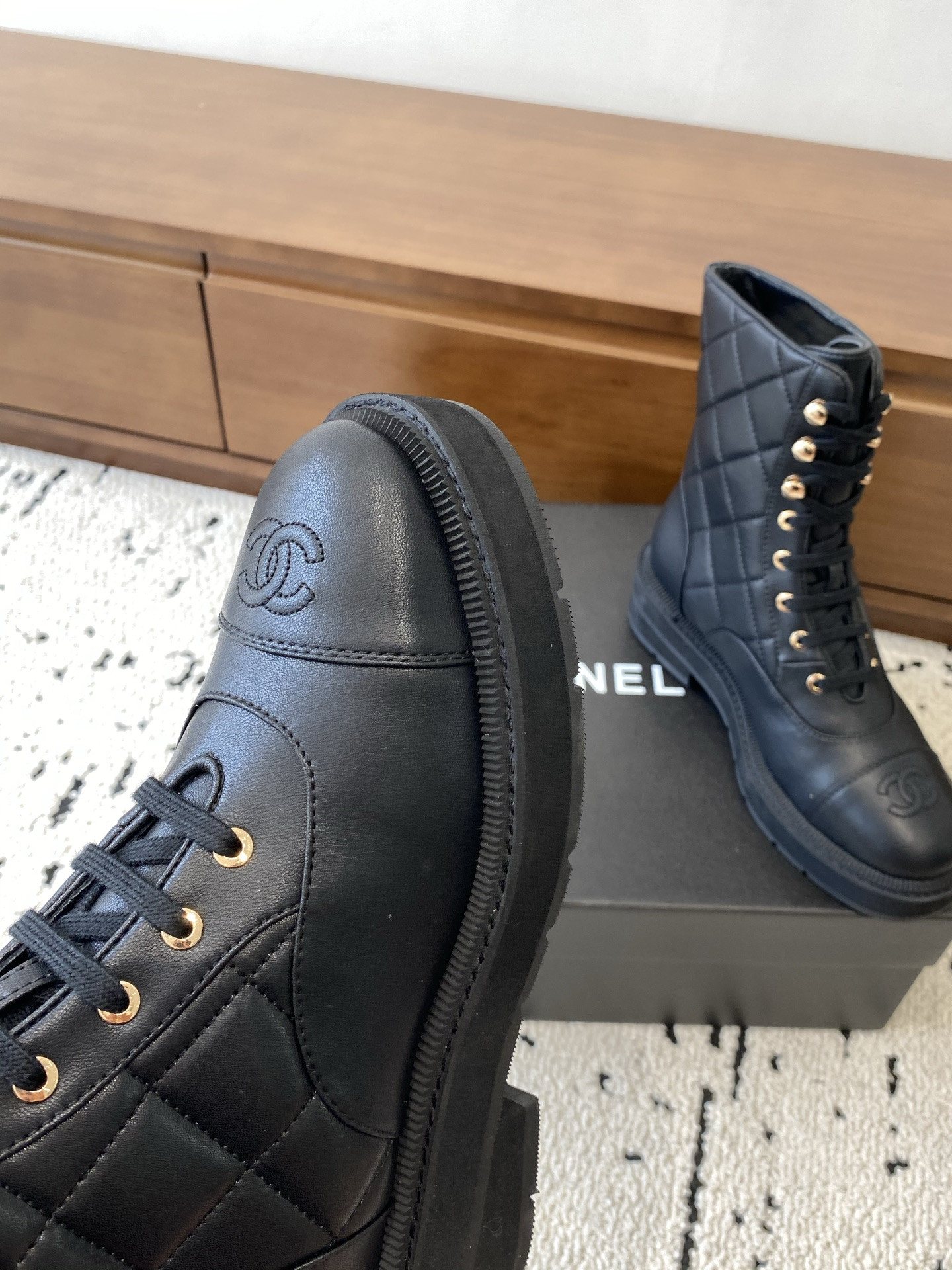 ua Ch*el boots