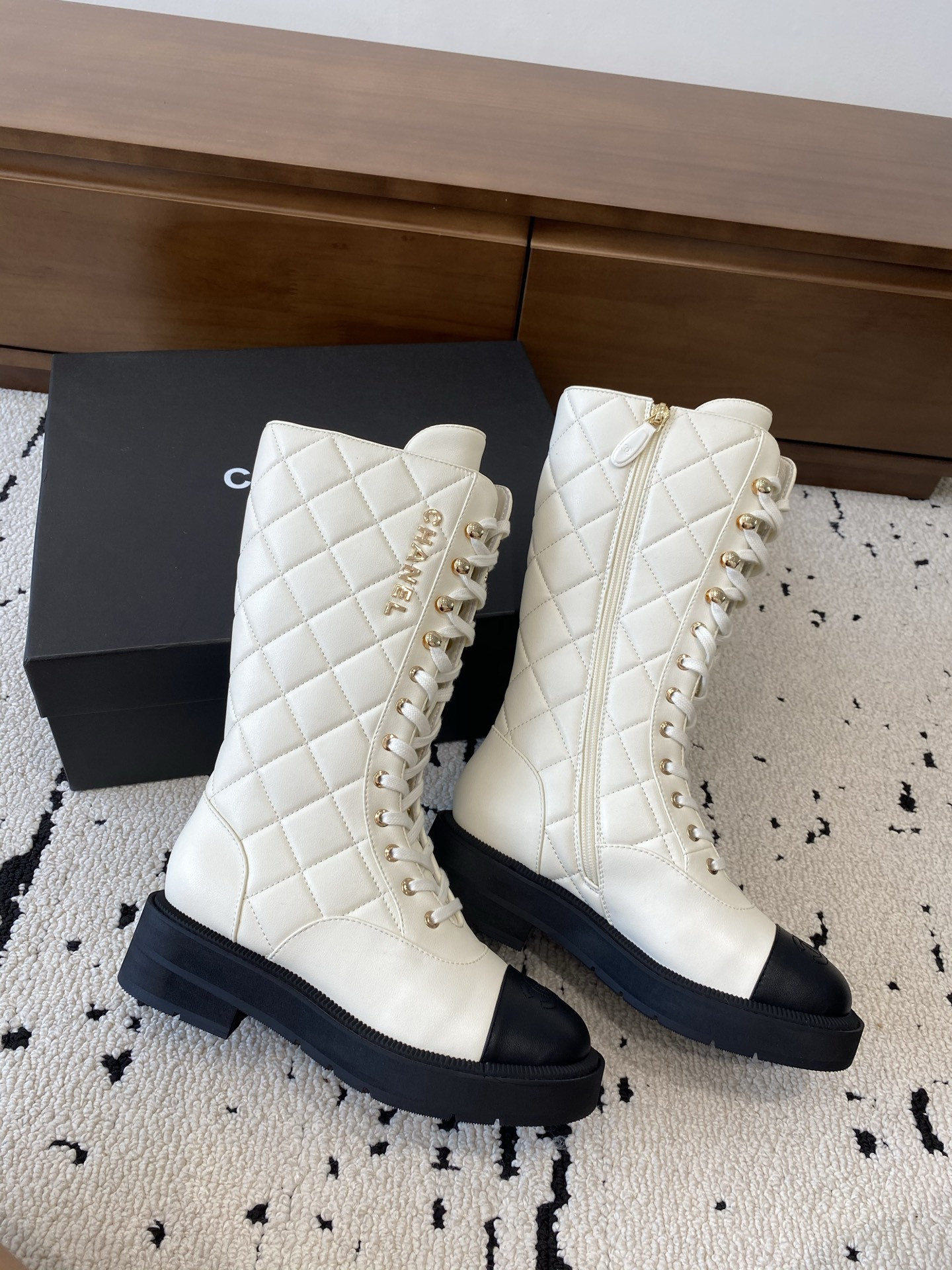 ua Ch*el boots