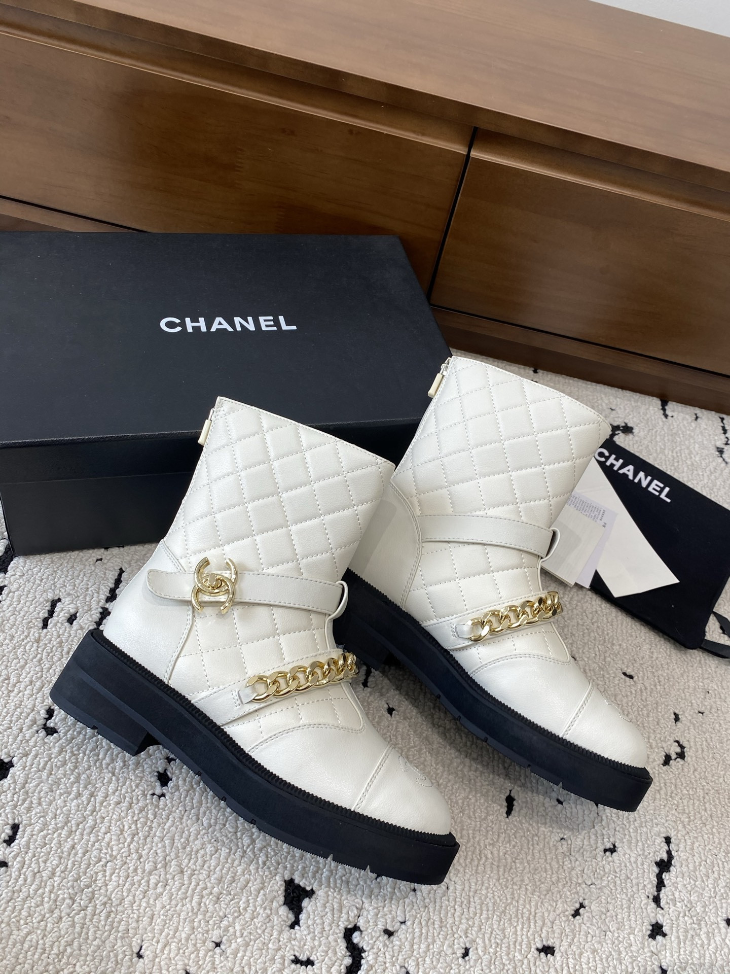 ua Ch*el boots