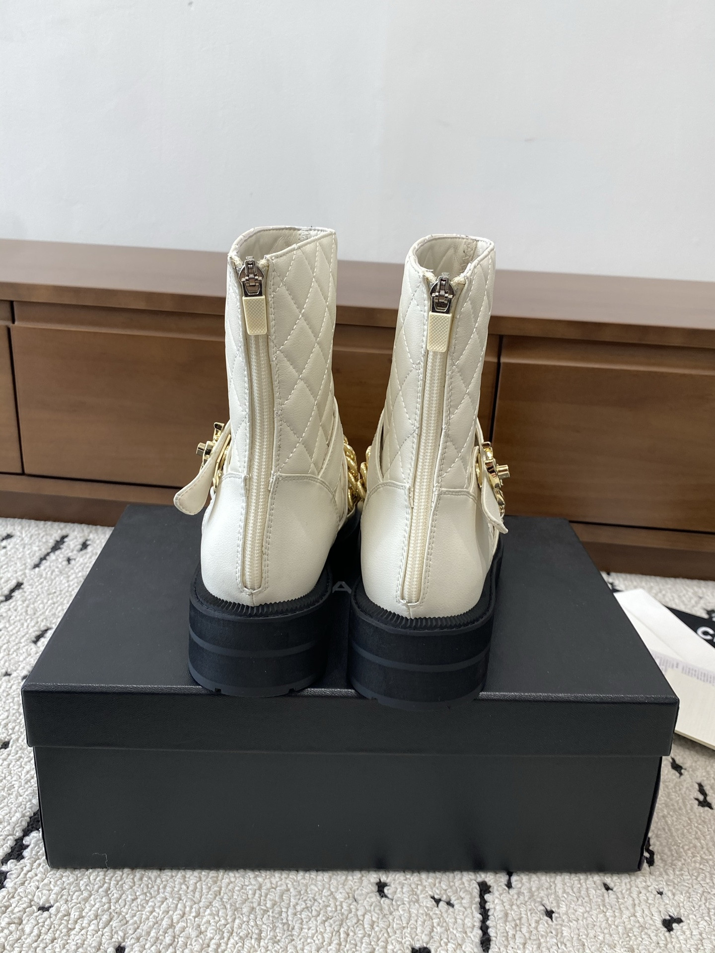 ua Ch*el boots