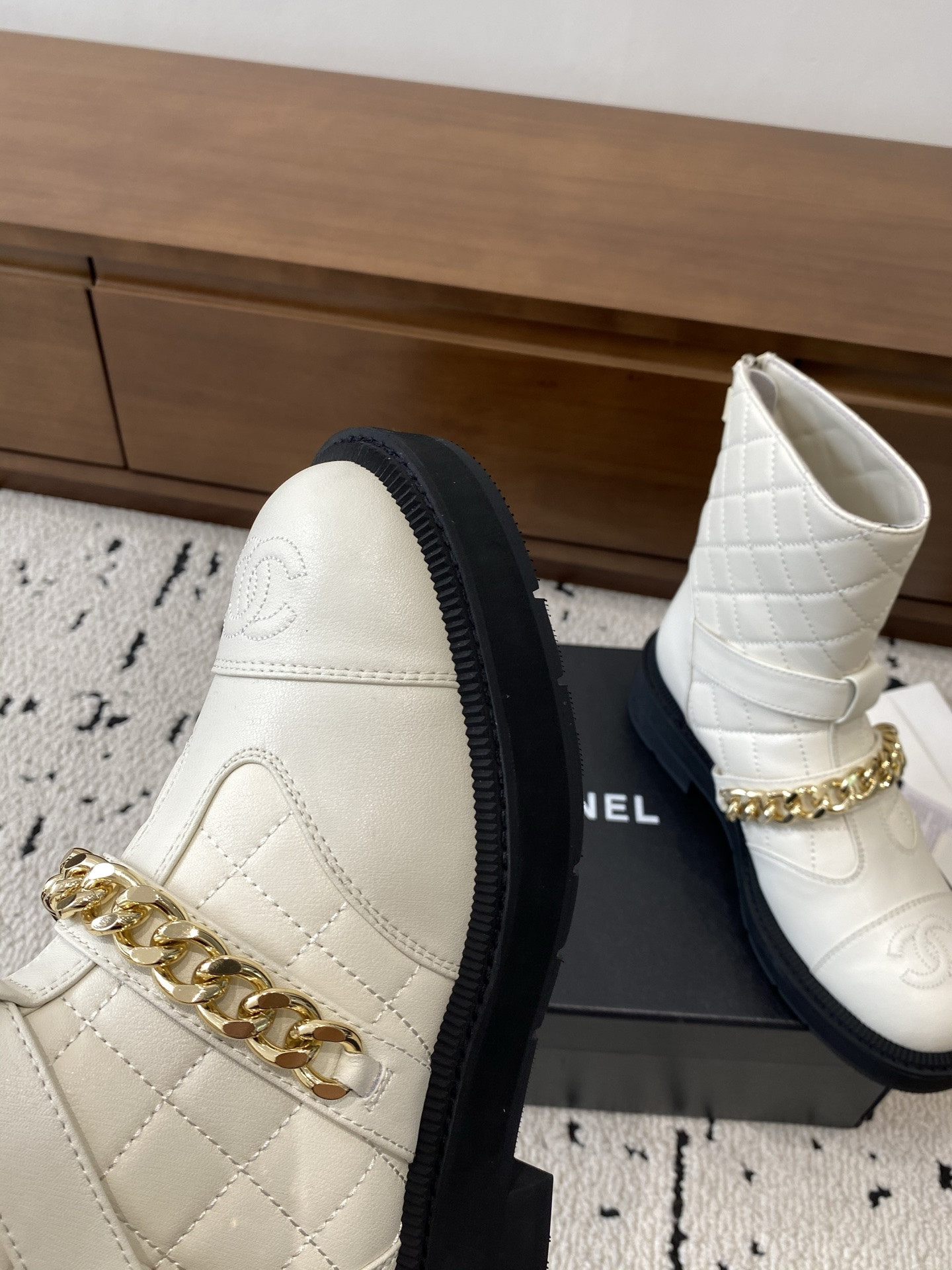 ua Ch*el boots