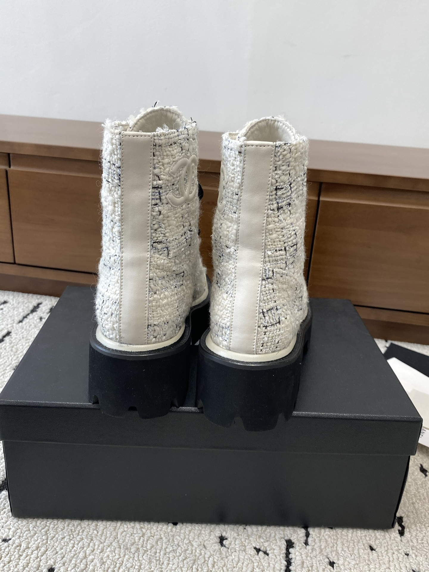 ua Ch*el boots