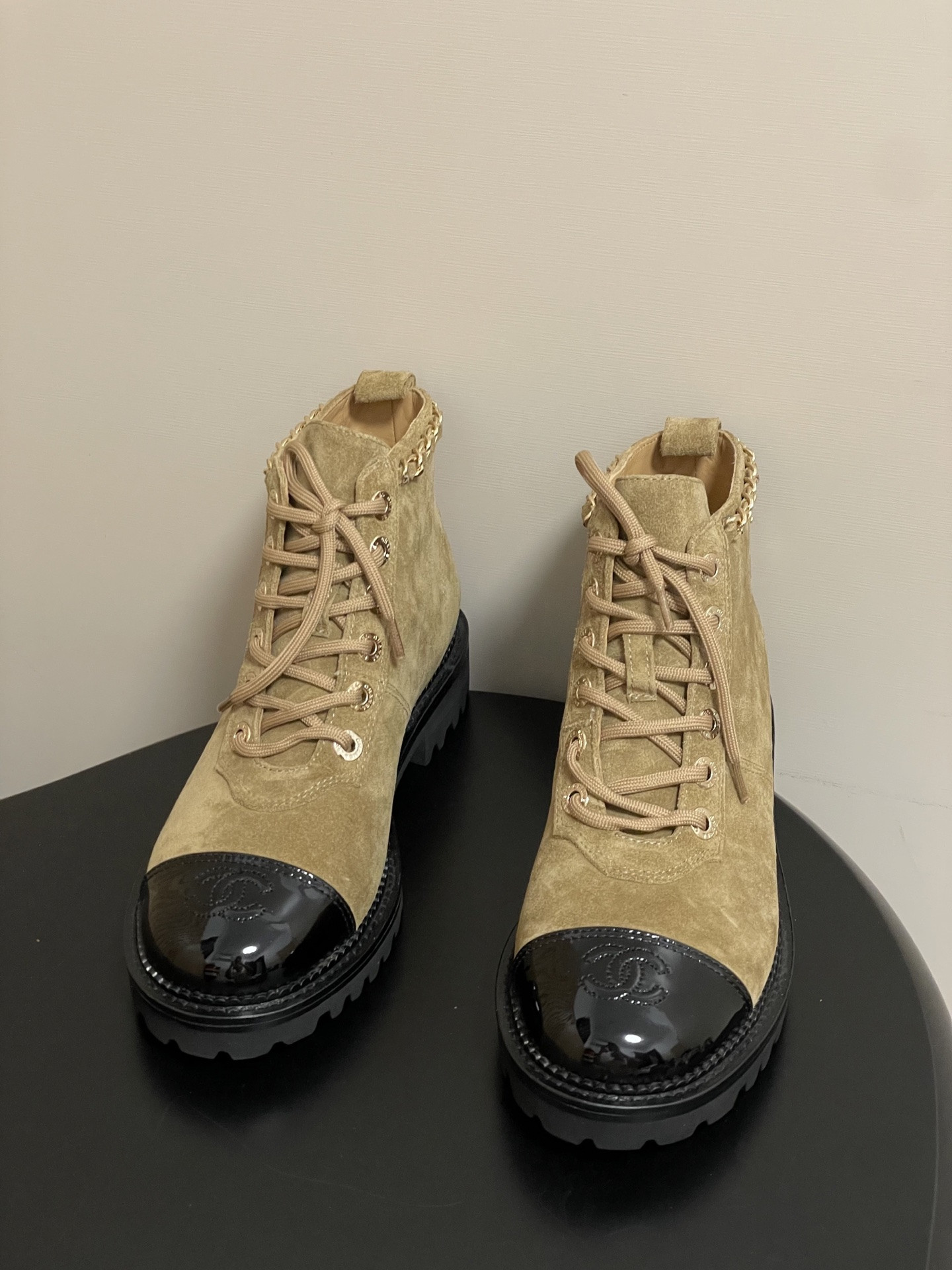 ua Ch*el boots
