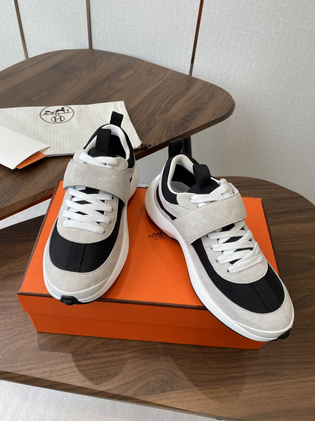 ua H**me5 loop sneaker