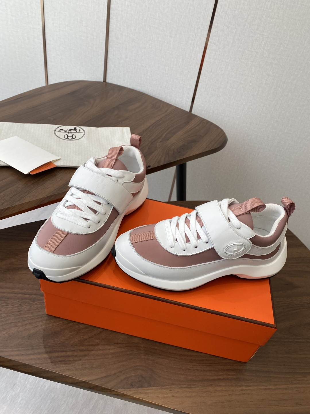 ua H**me5 loop sneaker