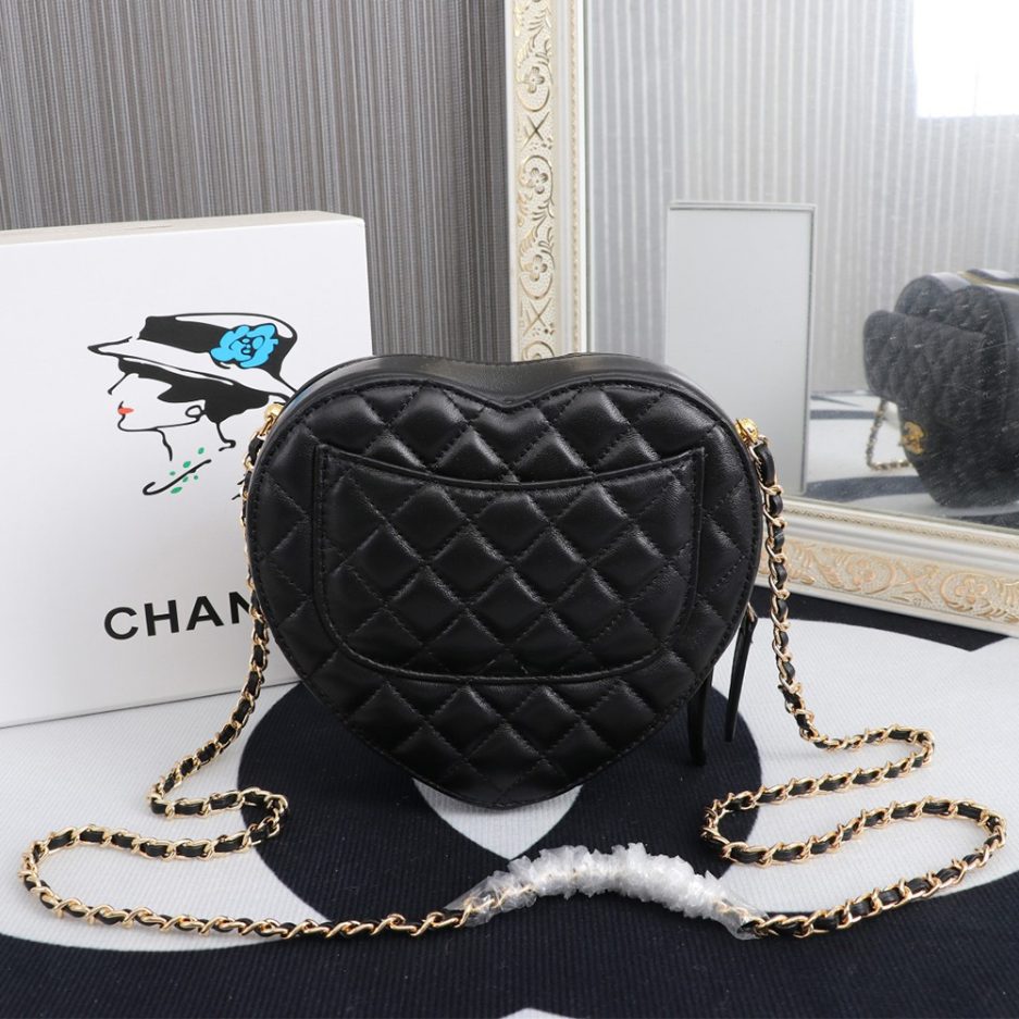 Ch*el 22s heart bag