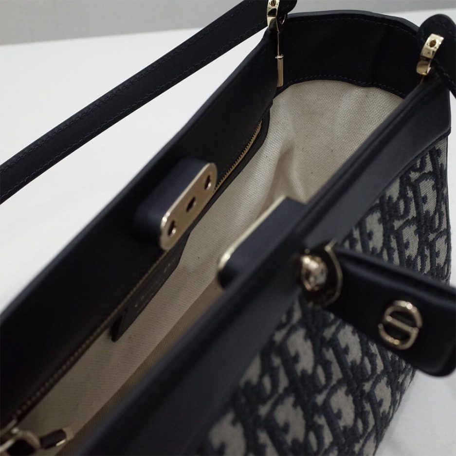 medium D*or key bag