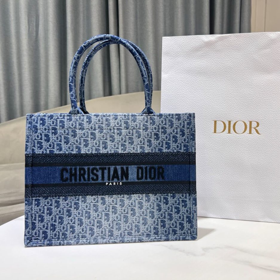 medium D*or book tote