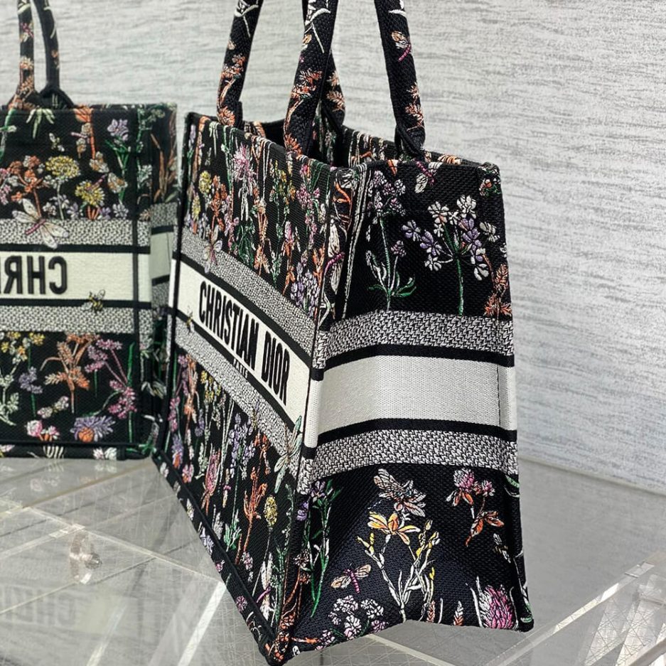 medium D*or book tote